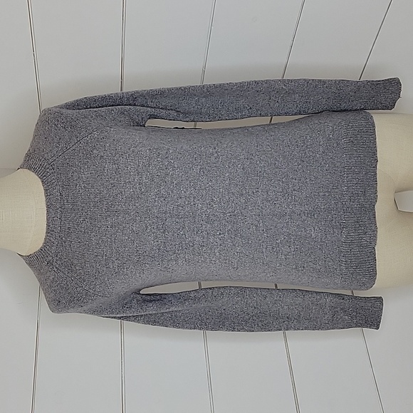 Rebecca Minkoff XXS grey crew neck sweater with star and fringe on the back - Picture 2 of 6